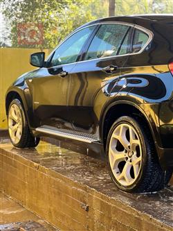 بی ئێم دەبڵیو X6